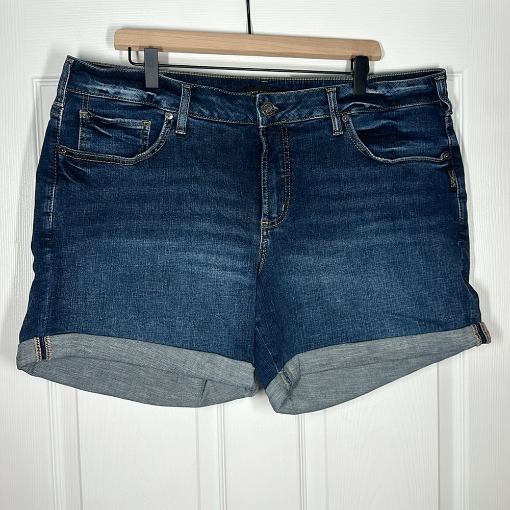 Women's Plus Size Silver Boyfriend Mid Rise Short